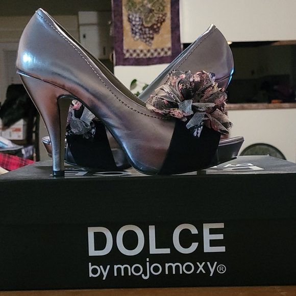 Shoes - Picture 2 of 2